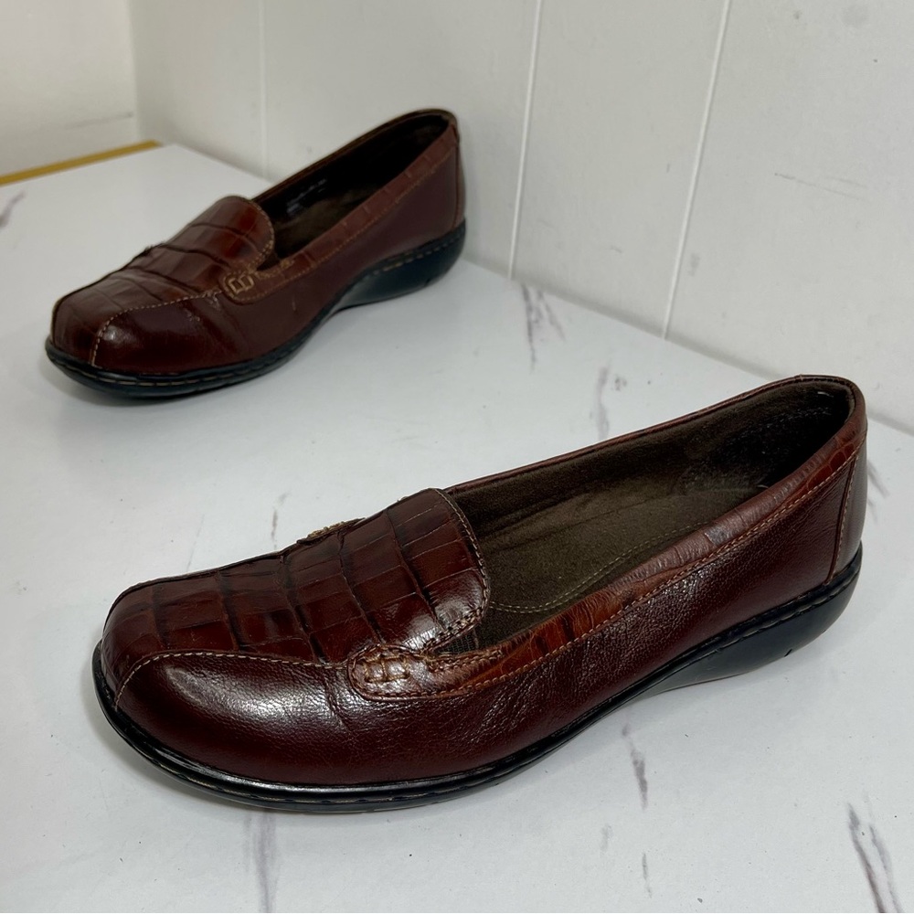 Clarks Everyday Women's Croc-Embossed Brown Leather Flats, 7.5 - Picture 2 of 9